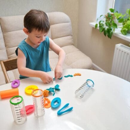 Jouets pour initier les enfants à l'organisation et au rangement